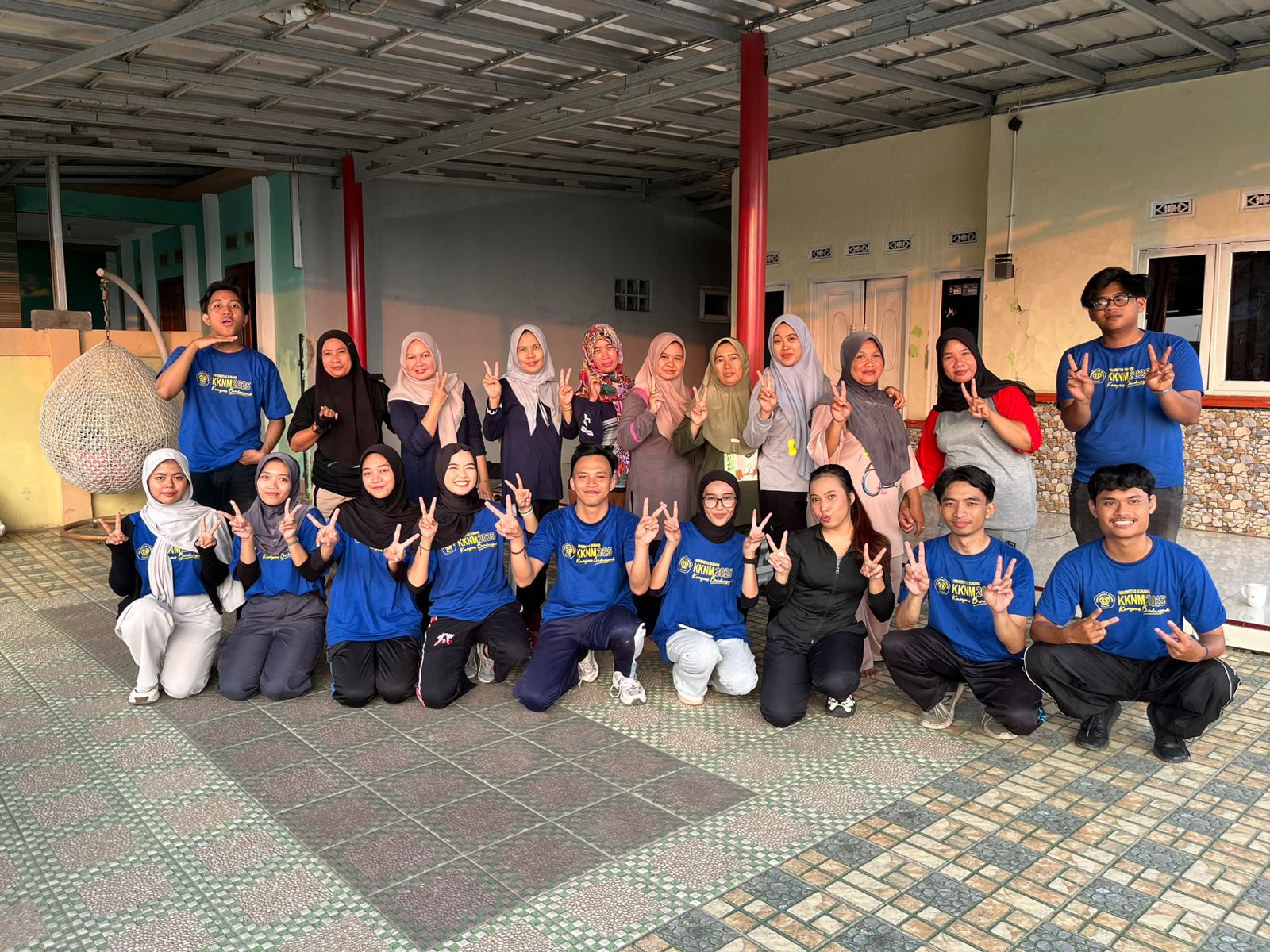 Serunya Senam Sore Bareng Ibu-Ibu Pangarengan